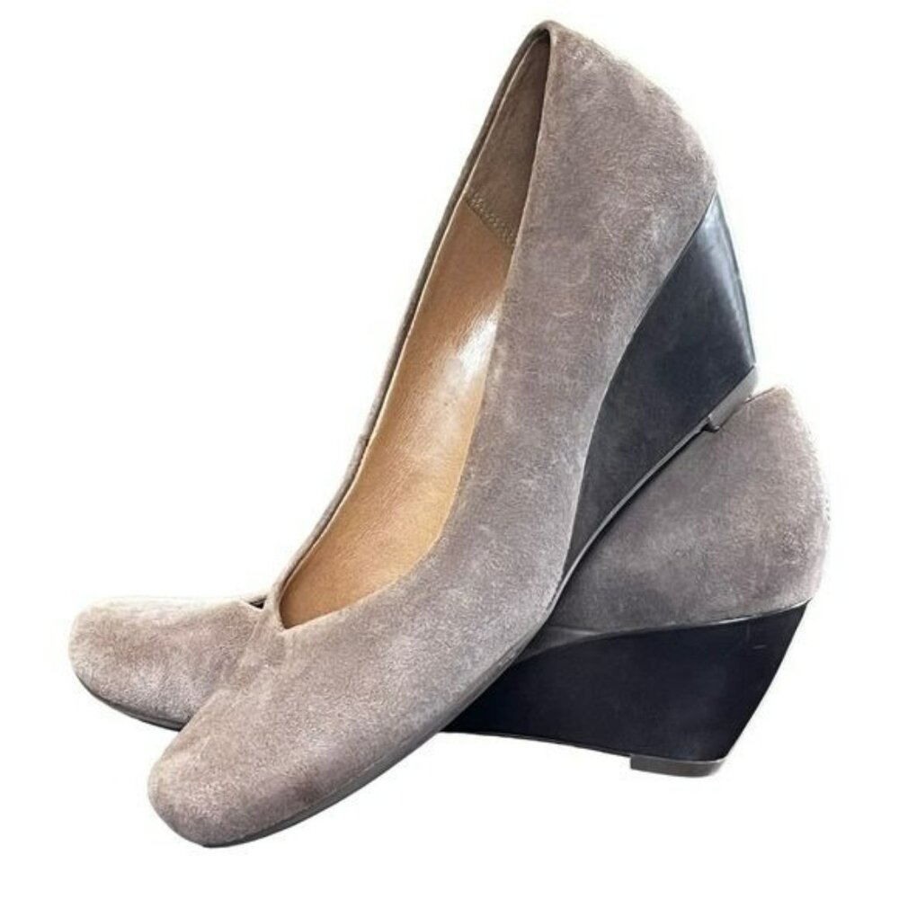 Clark’s Wedges Slip on Sandal Women's Size 9 M Beige Suede Leather